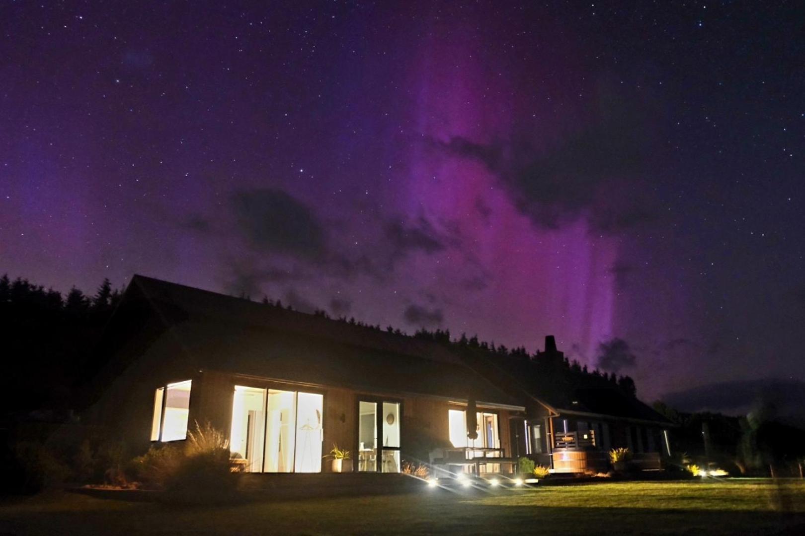Fiordland Eco-Retreat -- Panoramic Views -- Hot Tub Villa Te Anau Eksteriør bilde