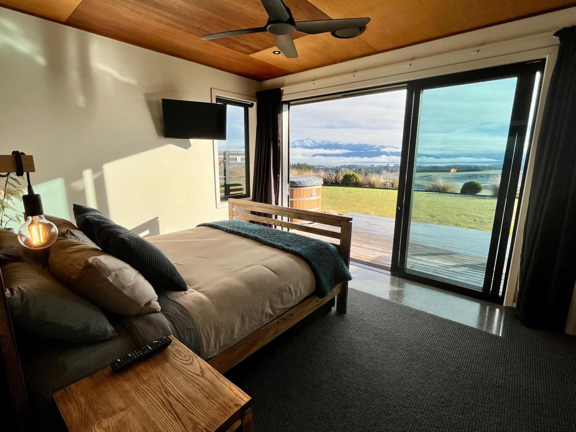 Fiordland Eco-Retreat -- Panoramic Views -- Hot Tub Villa Te Anau Eksteriør bilde